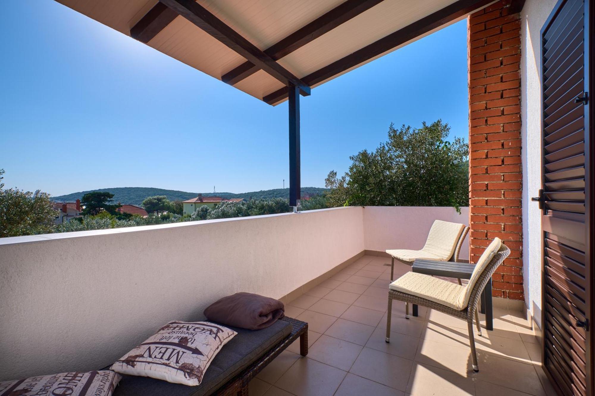 Amazing House, 20 M From The Beach, 80 M2 * Martinšćica